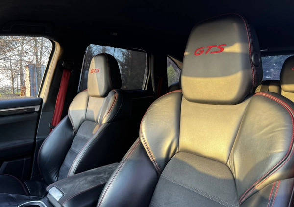 Porsche Cayenne cena 246000 przebieg: 194300, rok produkcji 2015 z Gdańsk małe 121